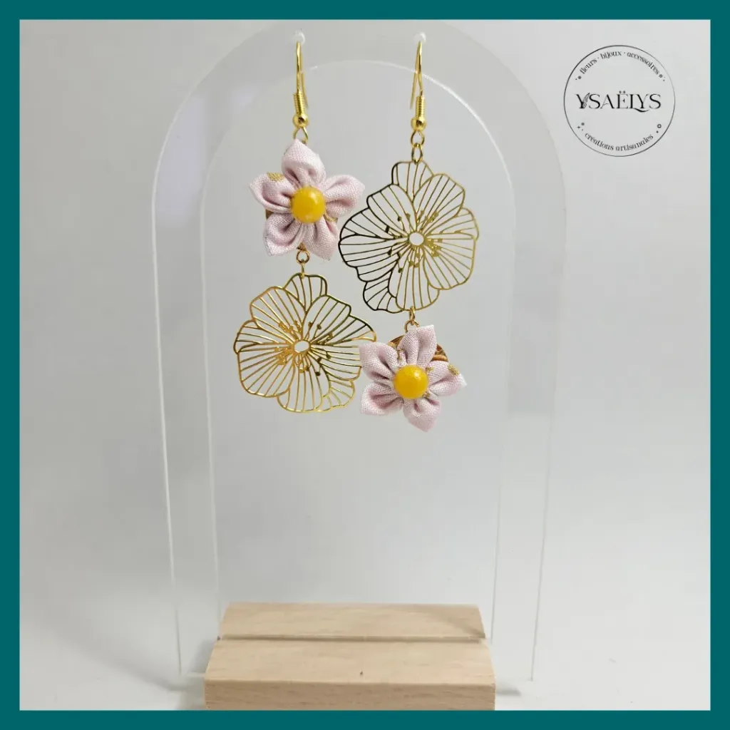 Boucles d’oreilles Ysaëlys fleurs roses dorées